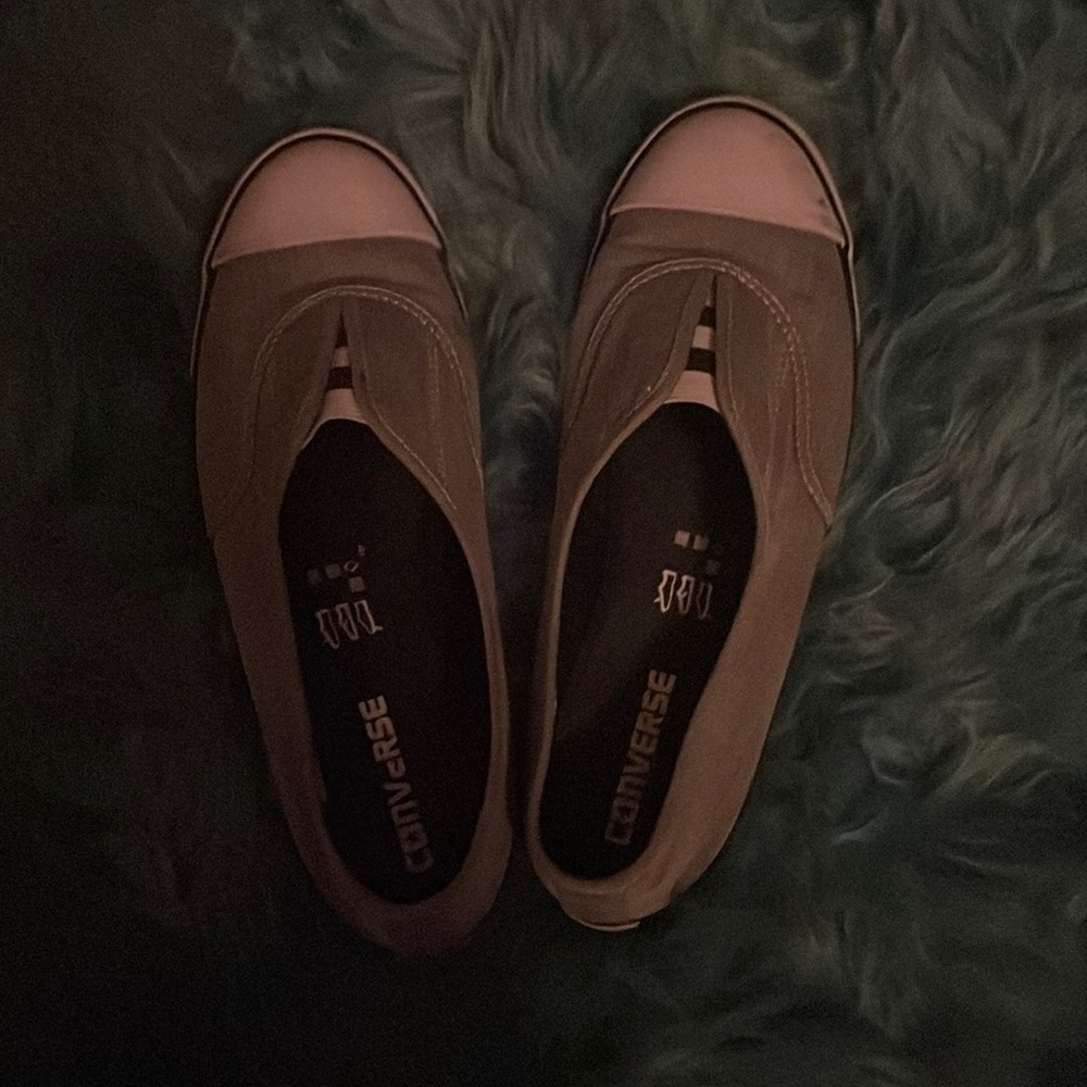Grey converse shoes